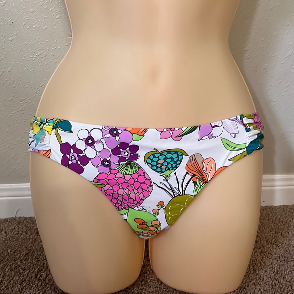 Trina Turk bikini bottoms size 6 new without tags